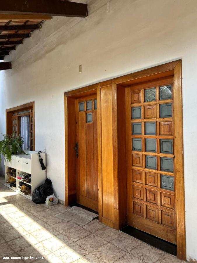 Casa à venda com 3 quartos, 300m² - Foto 1
