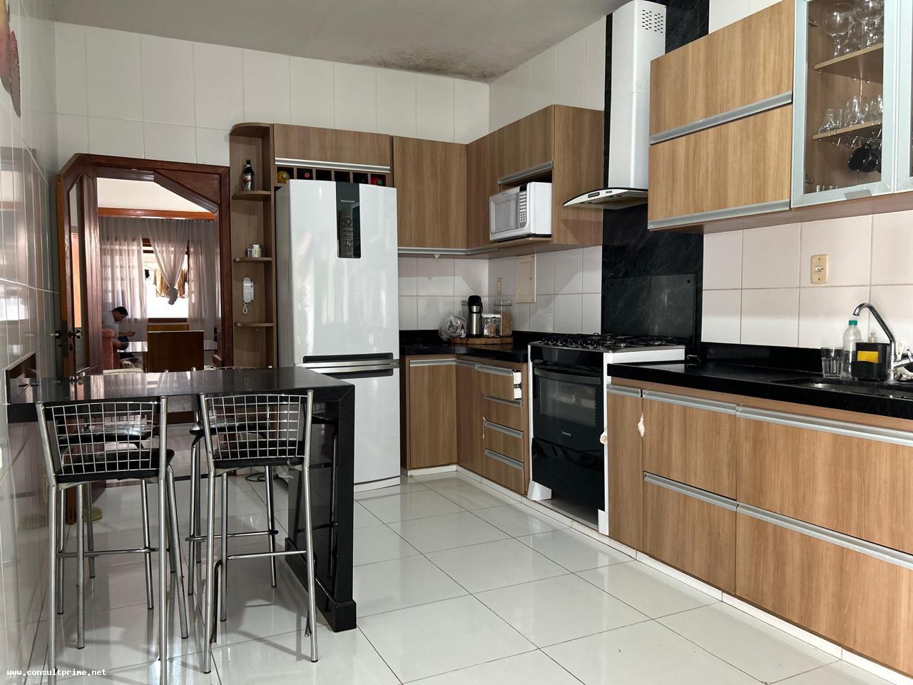 Casa à venda com 3 quartos, 300m² - Foto 2